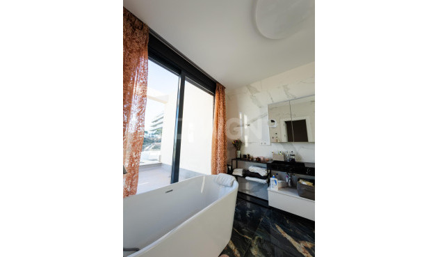 Odsprzedaż - Villa - Orihuela - Las Colinas Golf