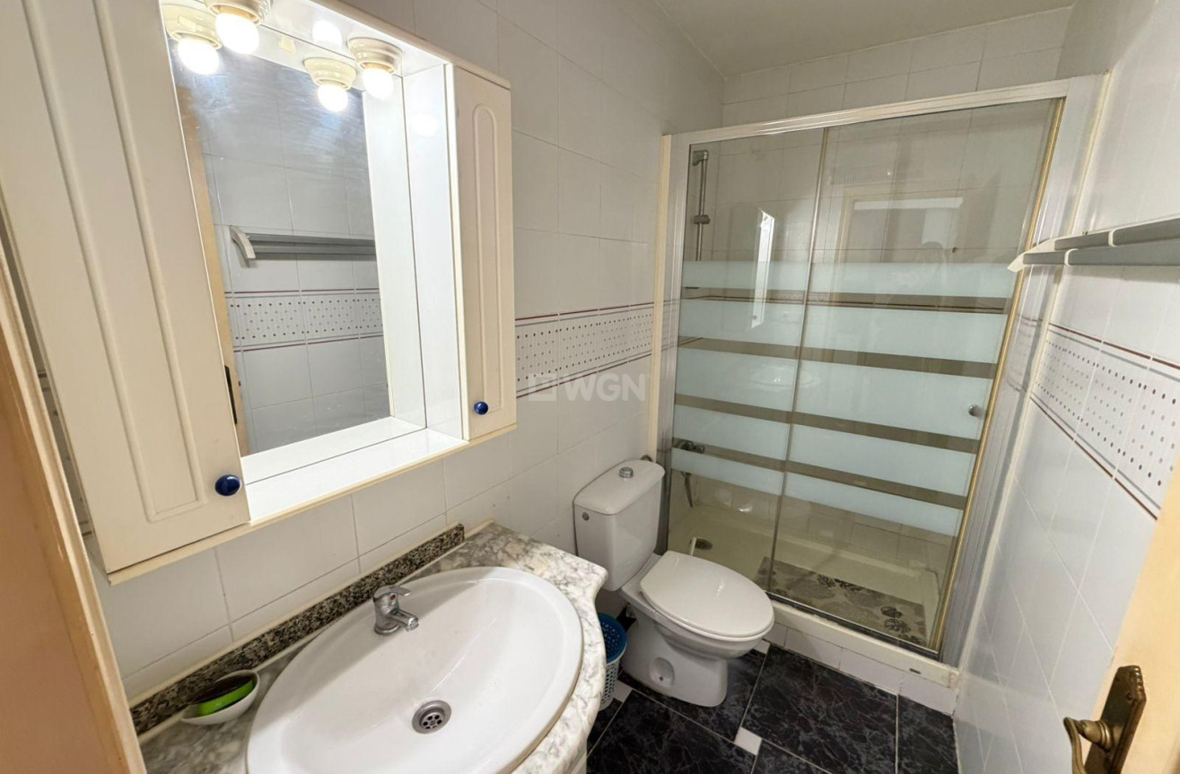 Odsprzedaż - Mieszkanie w bloku - Torrevieja - La Mata