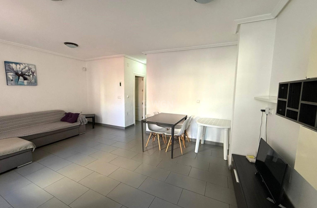 Odsprzedaż - Mieszkanie w bloku - Torrevieja - Las Piscinas Naturales