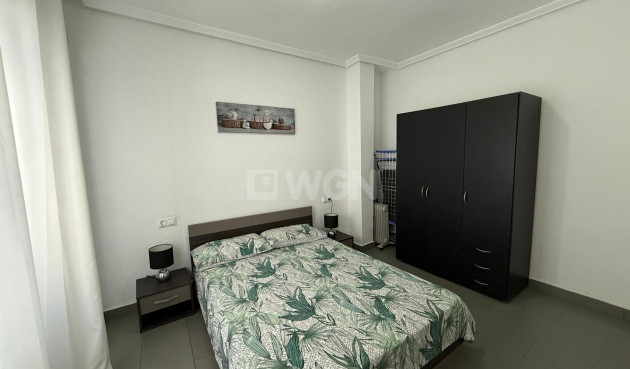 Odsprzedaż - Mieszkanie w bloku - Torrevieja - Las Piscinas Naturales