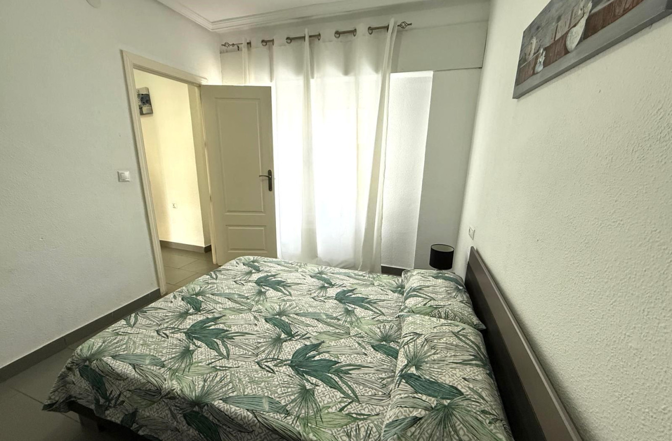 Odsprzedaż - Mieszkanie w bloku - Torrevieja - Las Piscinas Naturales