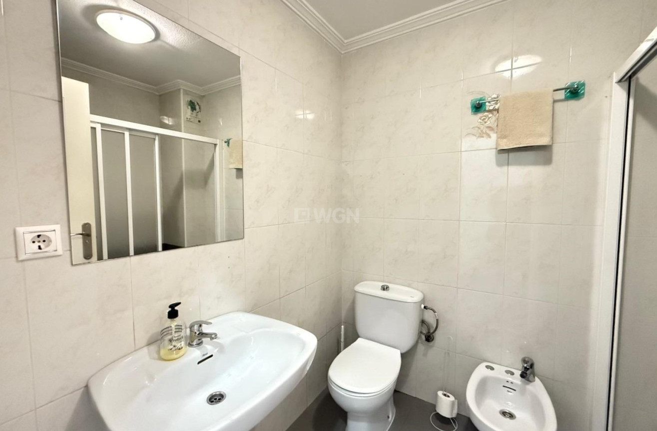 Odsprzedaż - Mieszkanie w bloku - Torrevieja - Las Piscinas Naturales