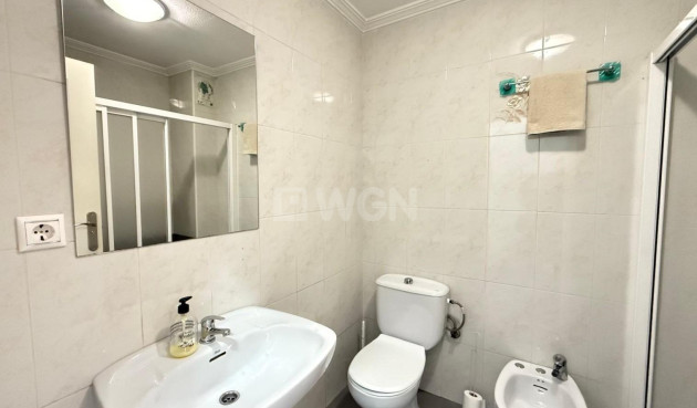 Odsprzedaż - Mieszkanie w bloku - Torrevieja - Las Piscinas Naturales