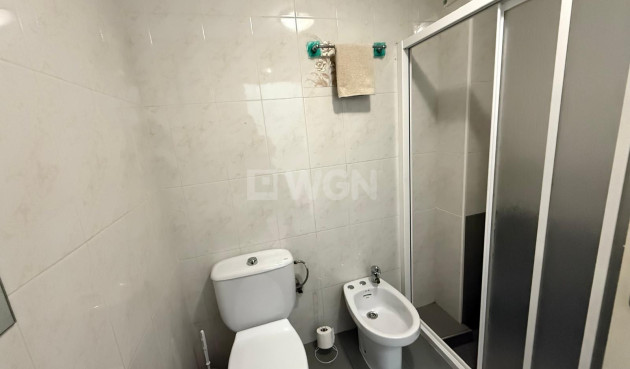 Odsprzedaż - Mieszkanie w bloku - Torrevieja - Las Piscinas Naturales