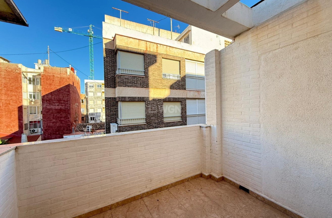 Odsprzedaż - Mieszkanie w bloku - Torrevieja - Las Piscinas Naturales