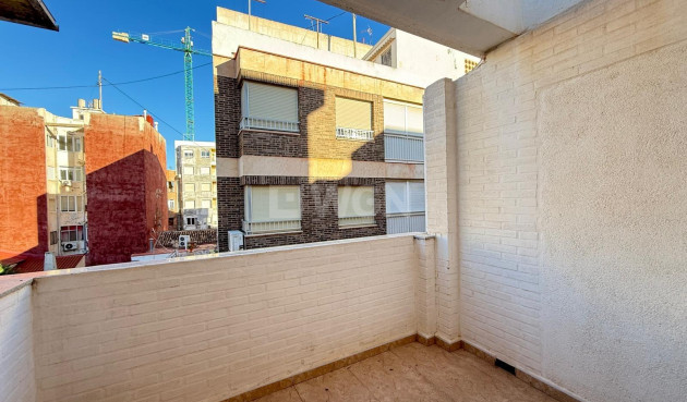 Odsprzedaż - Mieszkanie w bloku - Torrevieja - Las Piscinas Naturales