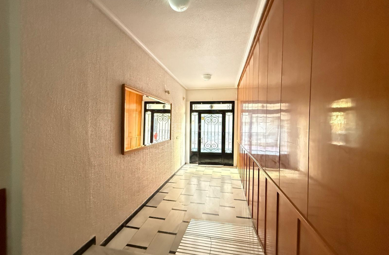 Odsprzedaż - Mieszkanie w bloku - Torrevieja - Las Piscinas Naturales