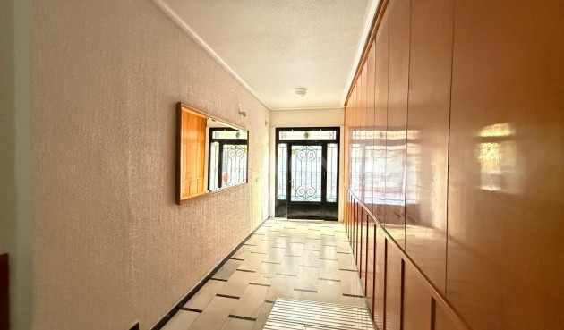 Odsprzedaż - Mieszkanie w bloku - Torrevieja - Las Piscinas Naturales