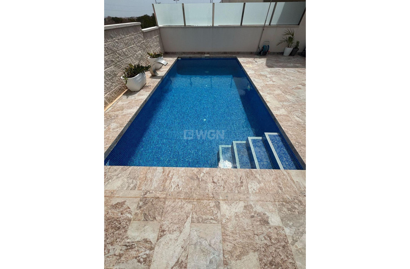 Odsprzedaż - Villa - Orihuela Costa - Villamartín-las Filipinas