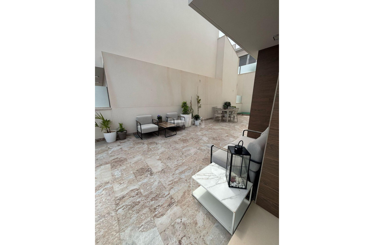 Odsprzedaż - Villa - Orihuela Costa - Villamartín-las Filipinas