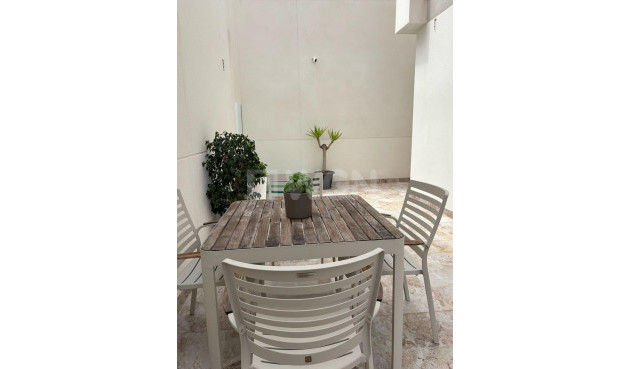 Odsprzedaż - Villa - Orihuela Costa - Villamartín-las Filipinas