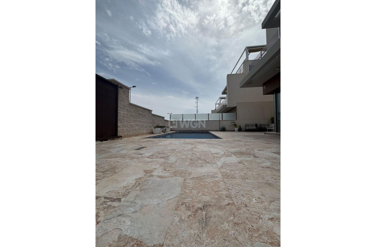 Odsprzedaż - Villa - Orihuela Costa - Villamartín-las Filipinas