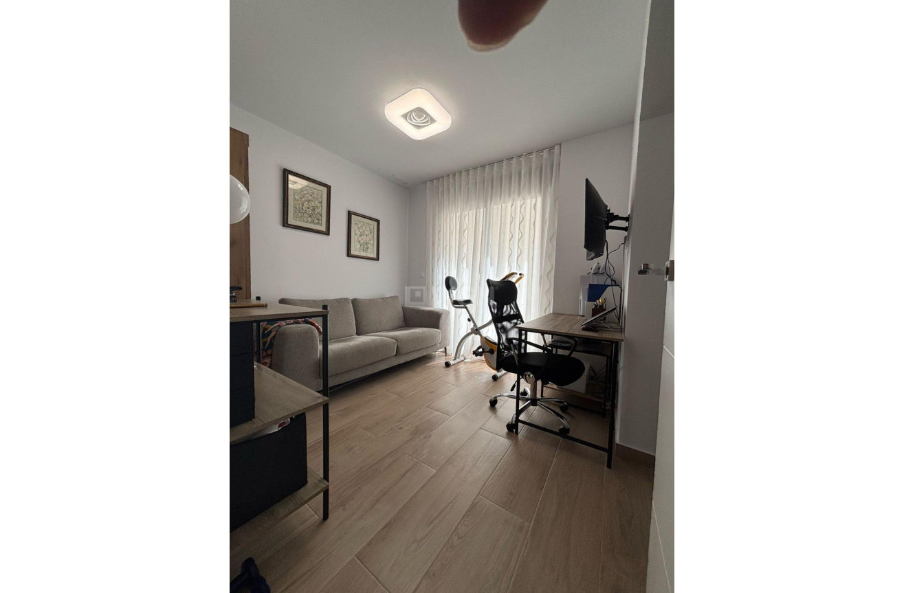 Odsprzedaż - Villa - Orihuela Costa - Villamartín-las Filipinas