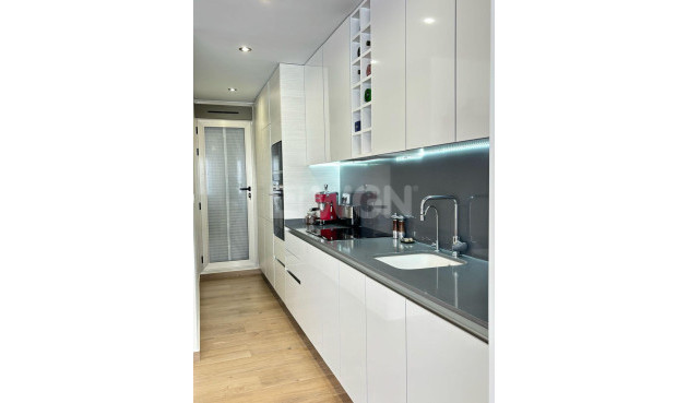 Odsprzedaż - Villa - Orihuela Costa - Villamartín-las Filipinas