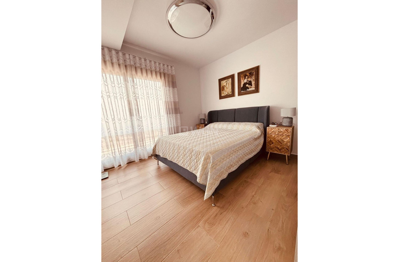 Odsprzedaż - Villa - Orihuela Costa - Villamartín-las Filipinas