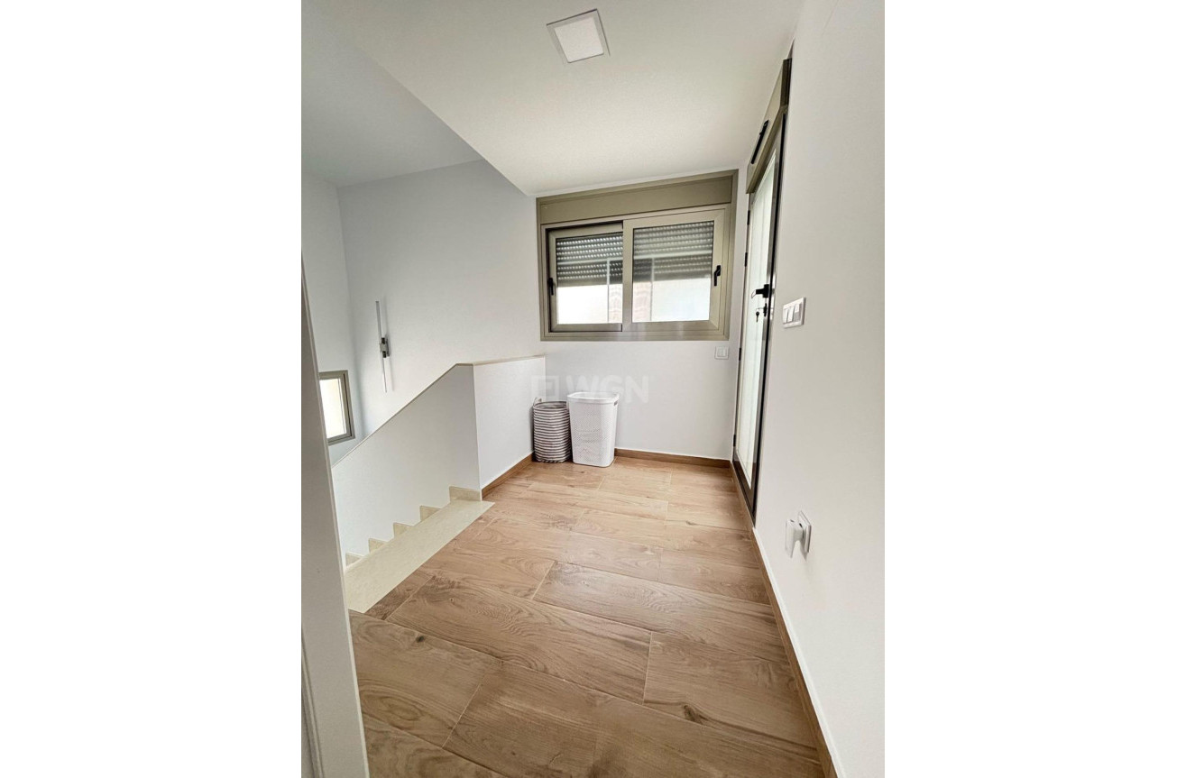 Odsprzedaż - Villa - Orihuela Costa - Villamartín-las Filipinas