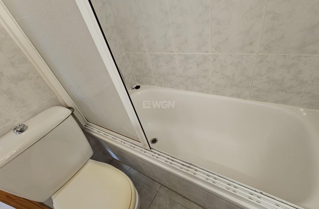 Odsprzedaż - Mieszkanie w bloku - Torrevieja - Acequion