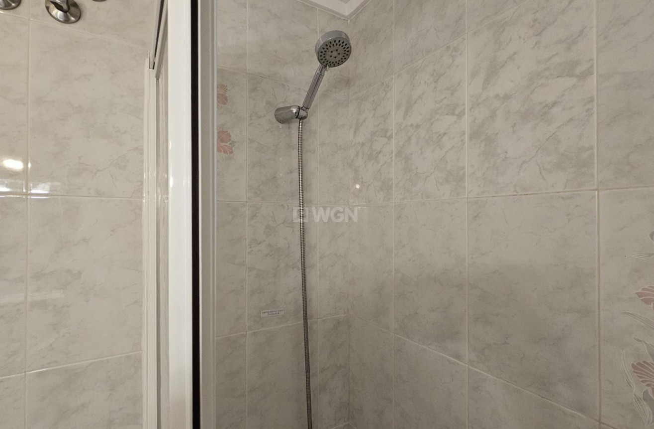 Odsprzedaż - Mieszkanie w bloku - Torrevieja - Acequion