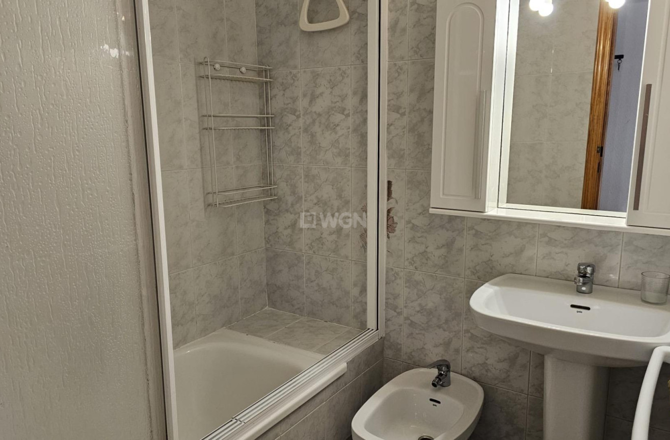 Odsprzedaż - Mieszkanie w bloku - Torrevieja - Acequion