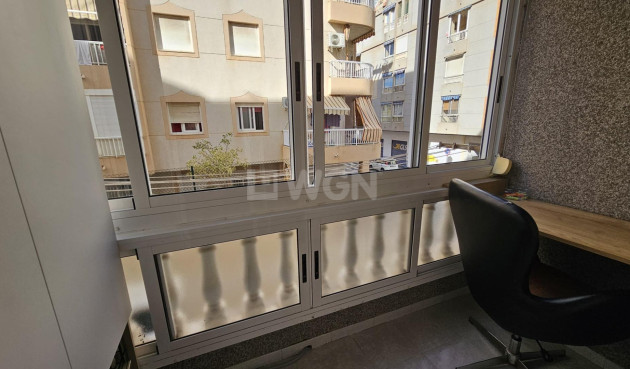 Odsprzedaż - Mieszkanie w bloku - Torrevieja - Acequion