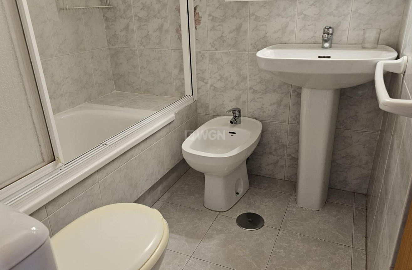 Odsprzedaż - Mieszkanie w bloku - Torrevieja - Acequion