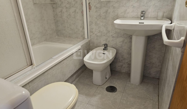 Odsprzedaż - Mieszkanie w bloku - Torrevieja - Acequion