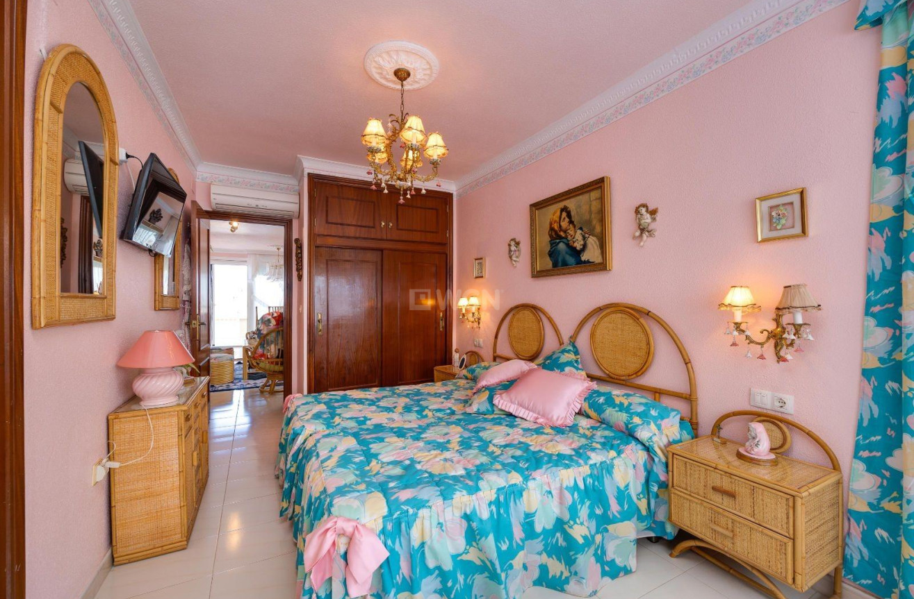 Odsprzedaż - Mieszkanie w bloku - Torrevieja - Cabo Cervera