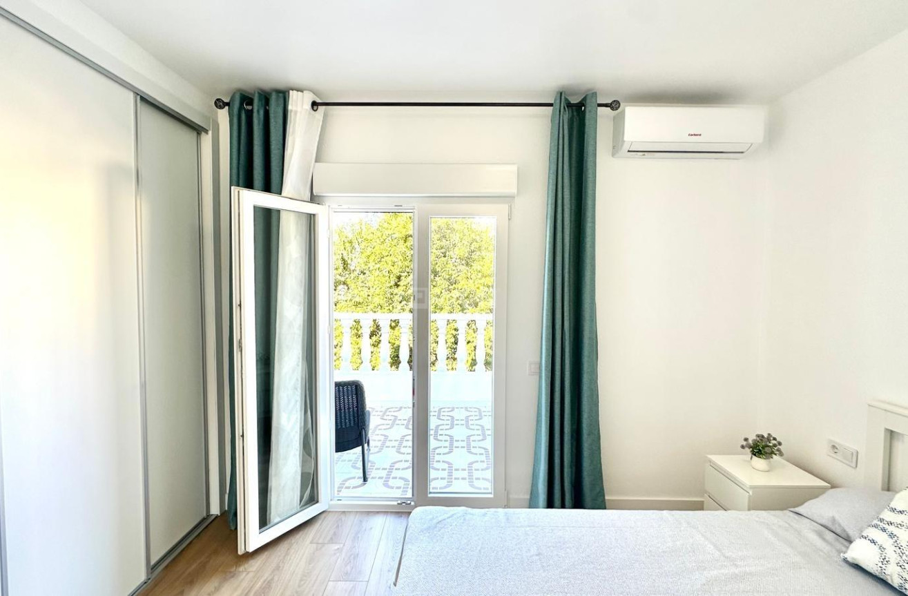 Odsprzedaż - Kamienica - Torrevieja - Estacion De Autobuses