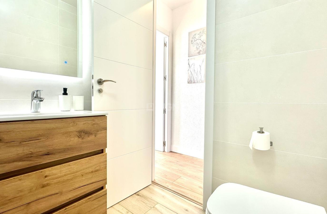 Odsprzedaż - Kamienica - Torrevieja - Estacion De Autobuses