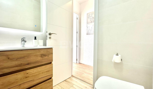 Odsprzedaż - Kamienica - Torrevieja - Estacion De Autobuses