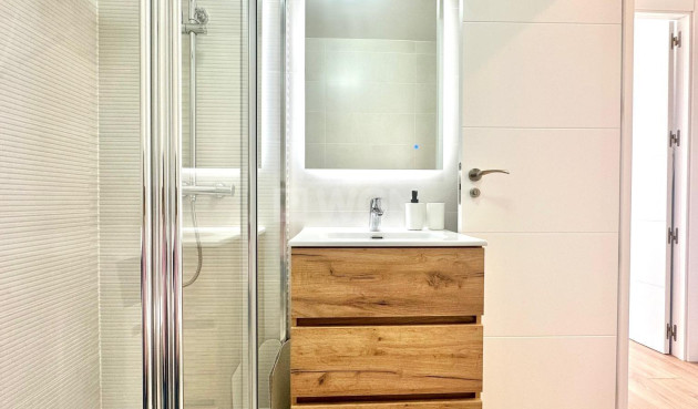 Odsprzedaż - Kamienica - Torrevieja - Estacion De Autobuses