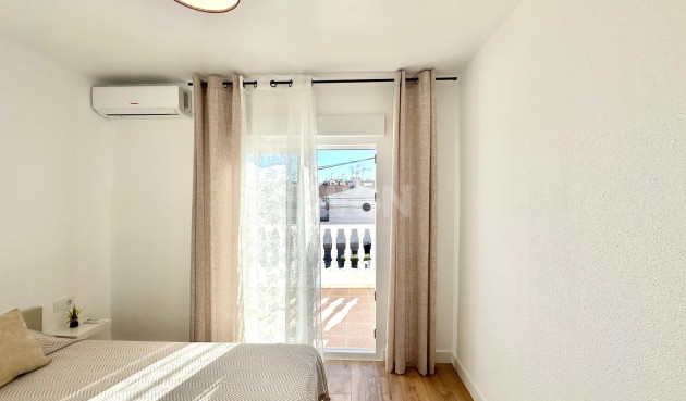 Odsprzedaż - Kamienica - Torrevieja - Estacion De Autobuses