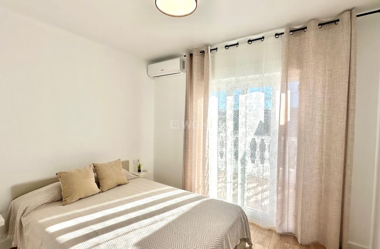 Odsprzedaż - Kamienica - Torrevieja - Estacion De Autobuses