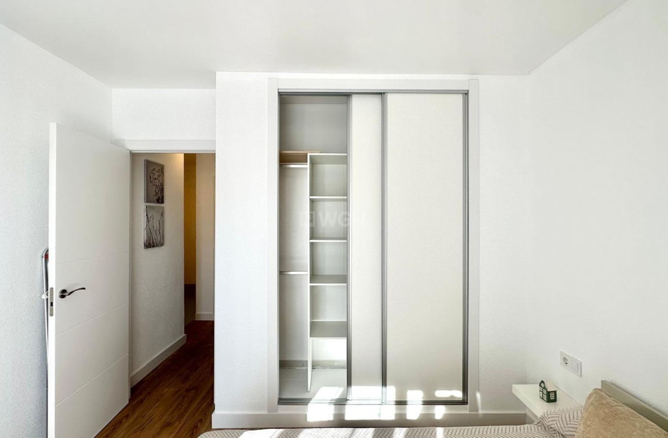 Odsprzedaż - Kamienica - Torrevieja - Estacion De Autobuses