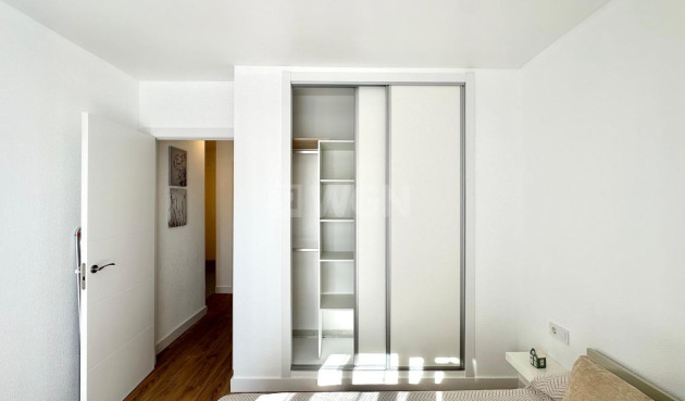 Odsprzedaż - Kamienica - Torrevieja - Estacion De Autobuses