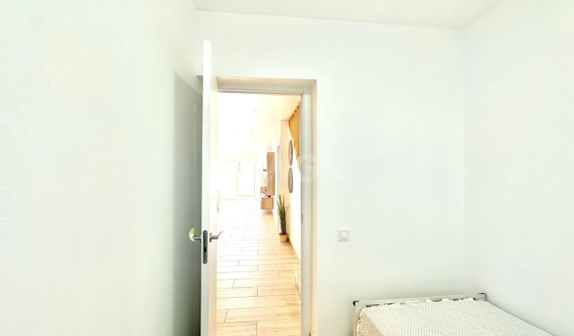 Odsprzedaż - Kamienica - Torrevieja - Estacion De Autobuses