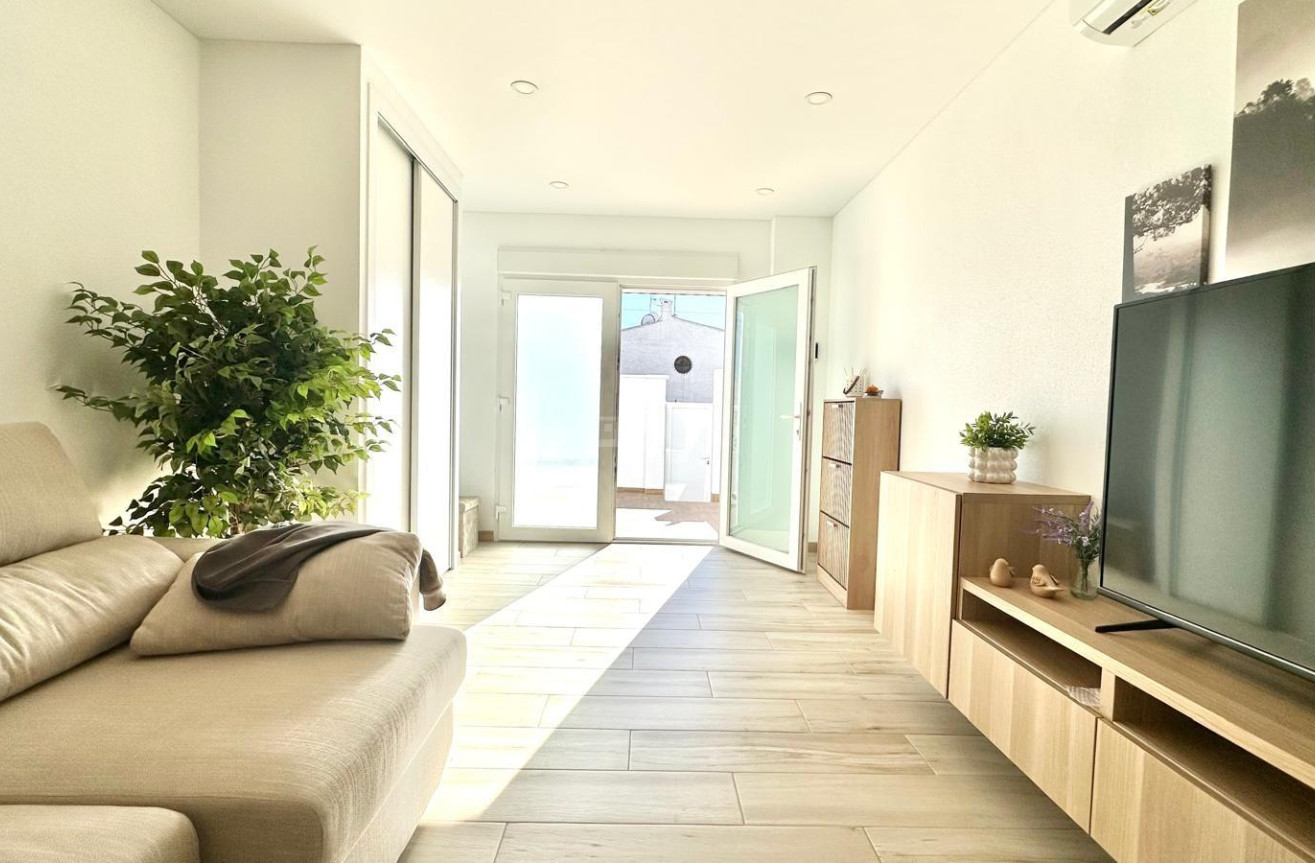 Odsprzedaż - Kamienica - Torrevieja - Estacion De Autobuses