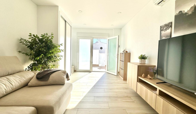 Odsprzedaż - Kamienica - Torrevieja - Estacion De Autobuses