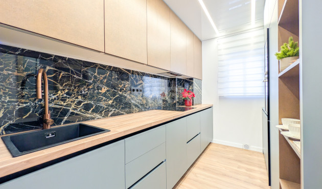 Odsprzedaż - Mieszkanie w bloku - Torrevieja - Costa Blanca