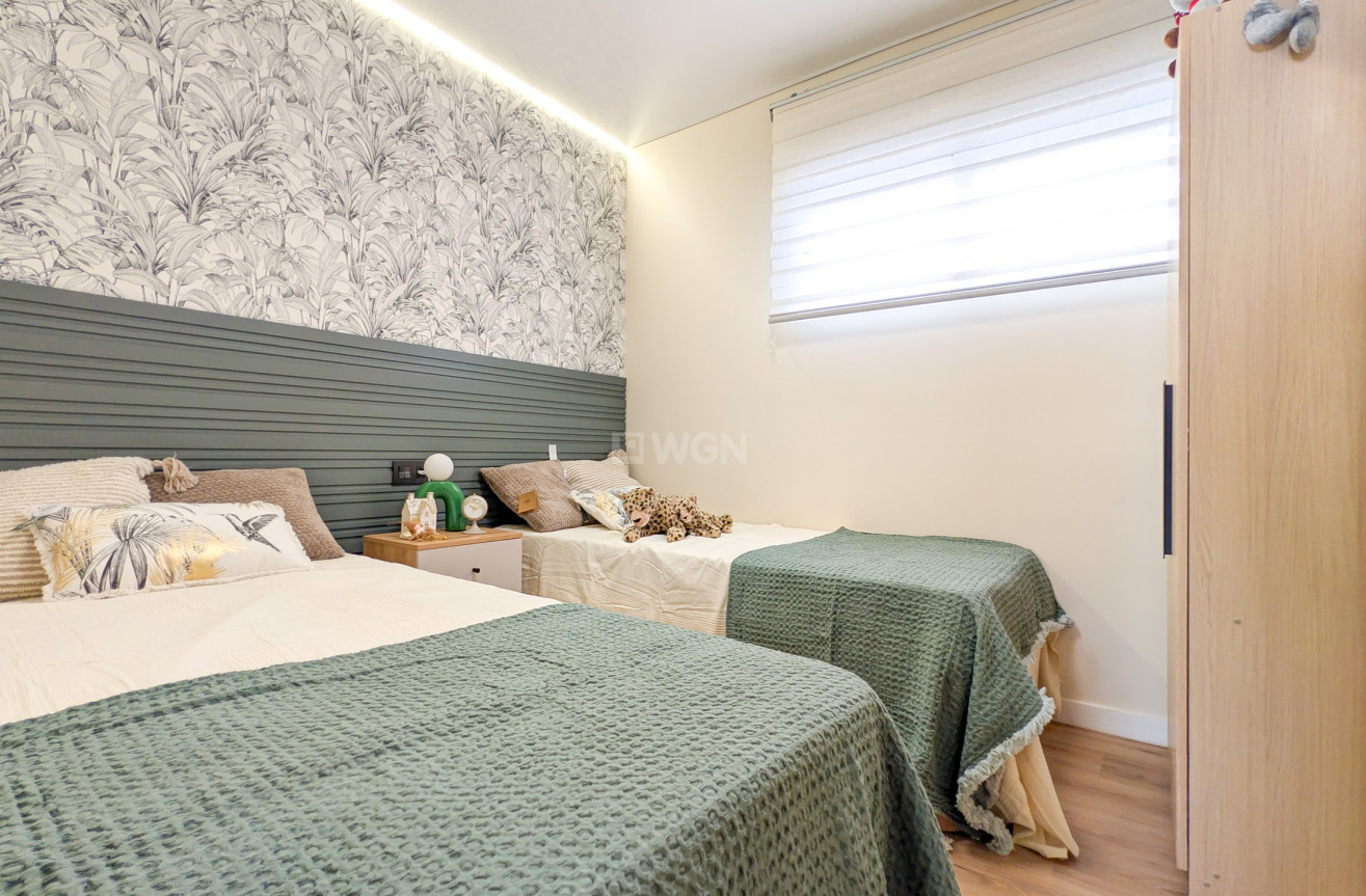 Odsprzedaż - Mieszkanie w bloku - Torrevieja - Costa Blanca