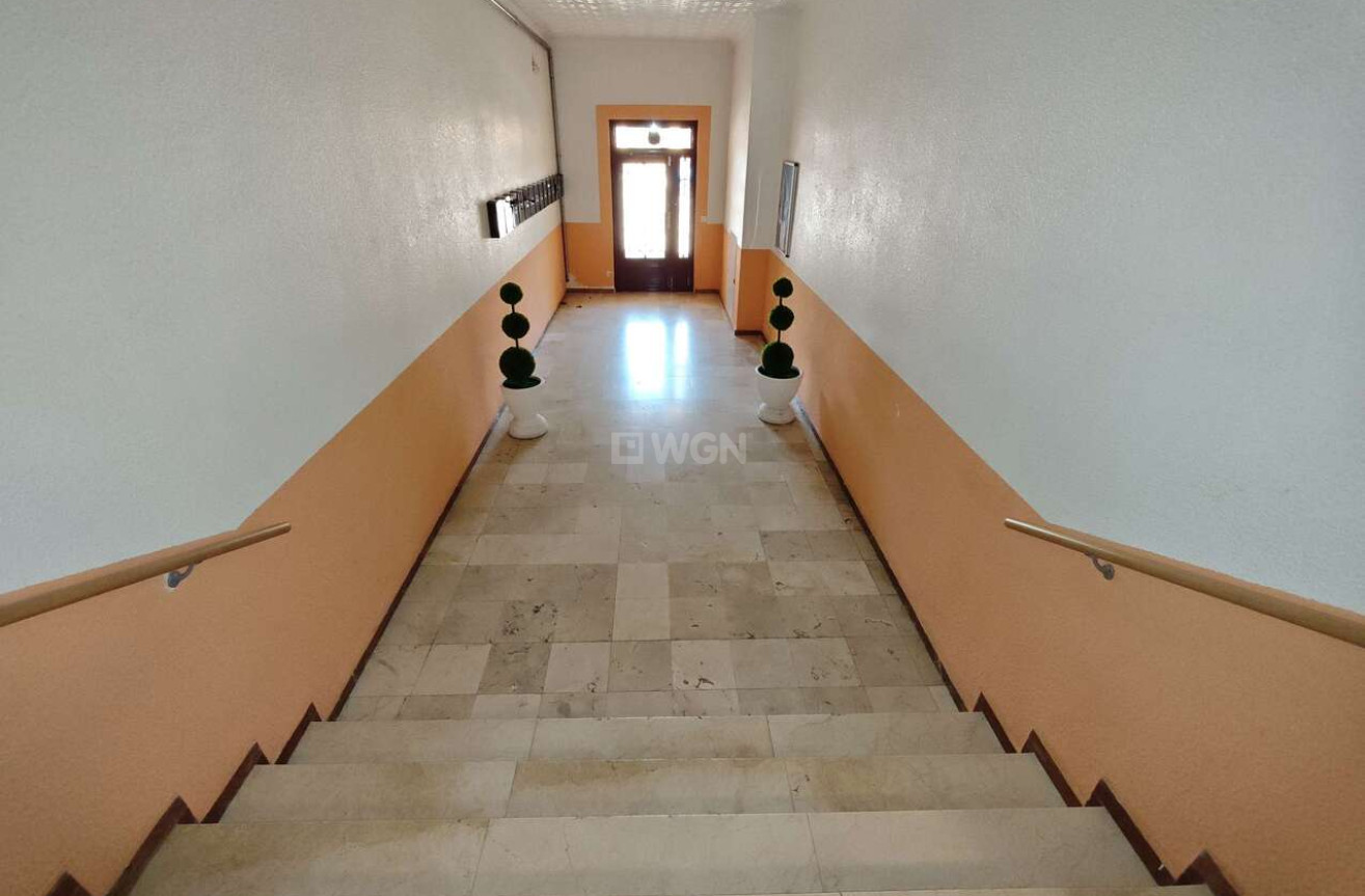 Odsprzedaż - Mieszkanie w bloku - Salinas - Inland