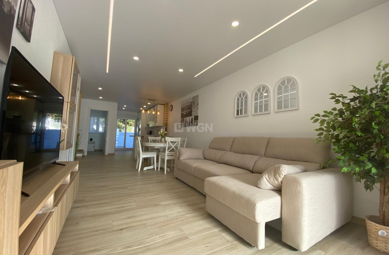 Odsprzedaż - Kamienica - Torrevieja - Costa Blanca