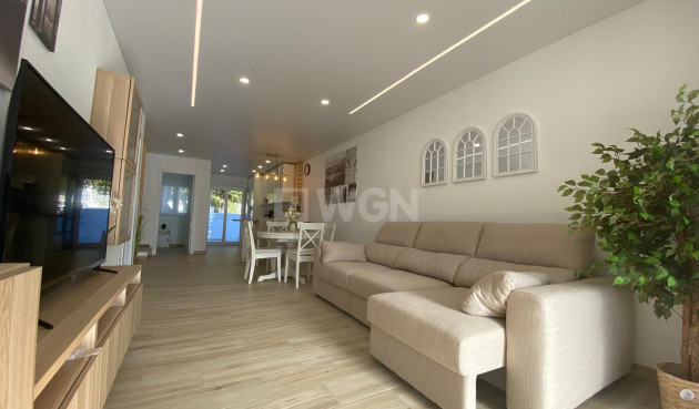 Odsprzedaż - Kamienica - Torrevieja - Costa Blanca