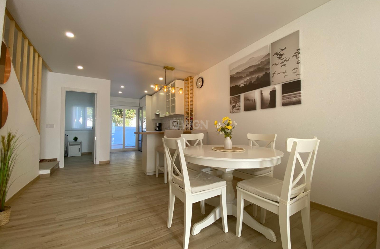 Odsprzedaż - Kamienica - Torrevieja - Costa Blanca