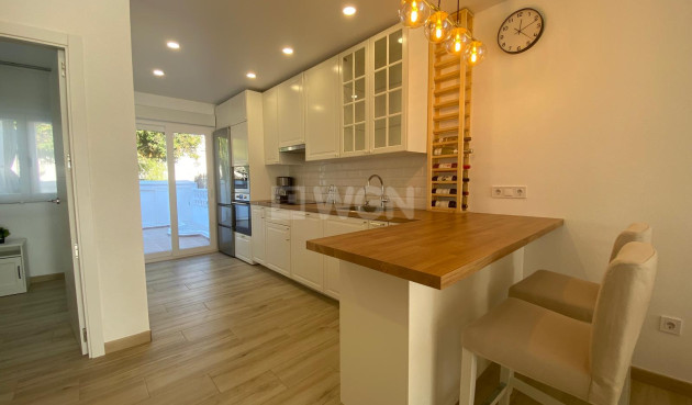 Odsprzedaż - Kamienica - Torrevieja - Costa Blanca