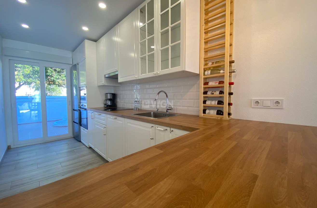 Odsprzedaż - Kamienica - Torrevieja - Costa Blanca