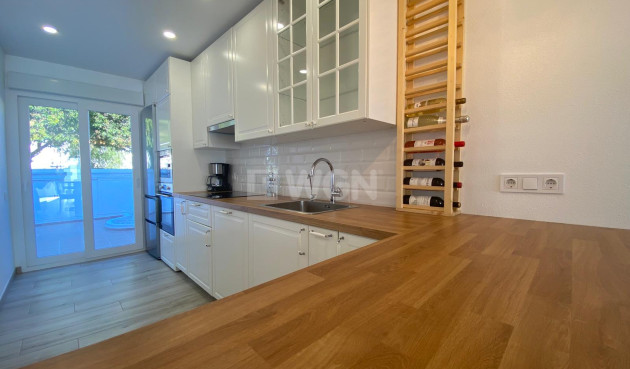 Odsprzedaż - Kamienica - Torrevieja - Costa Blanca