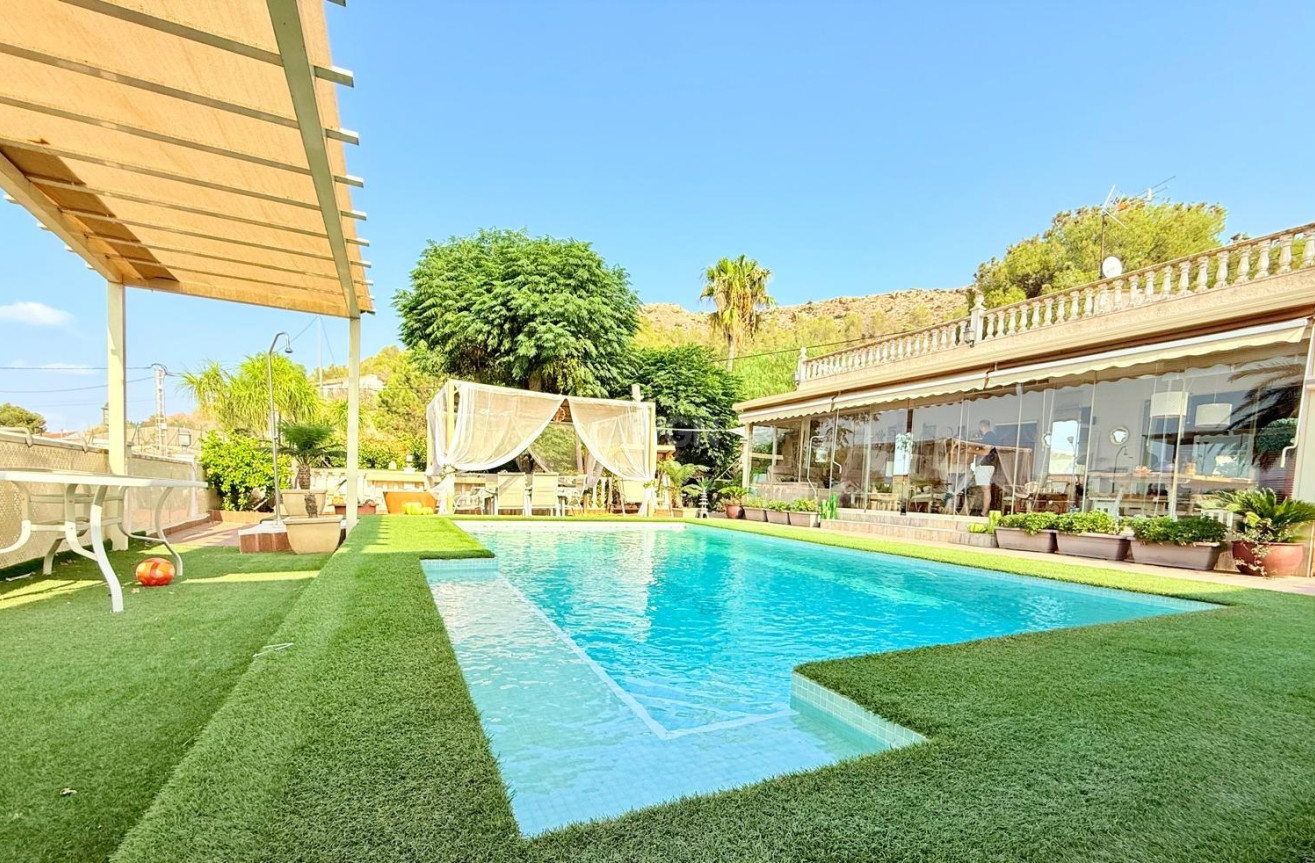 Odsprzedaż - Villa - Benferri