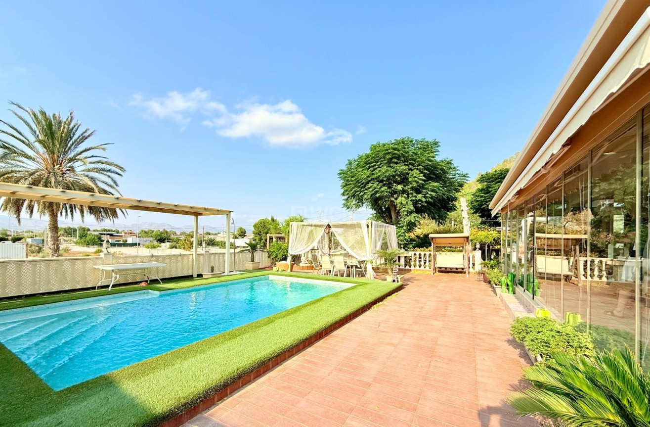 Odsprzedaż - Villa - Benferri