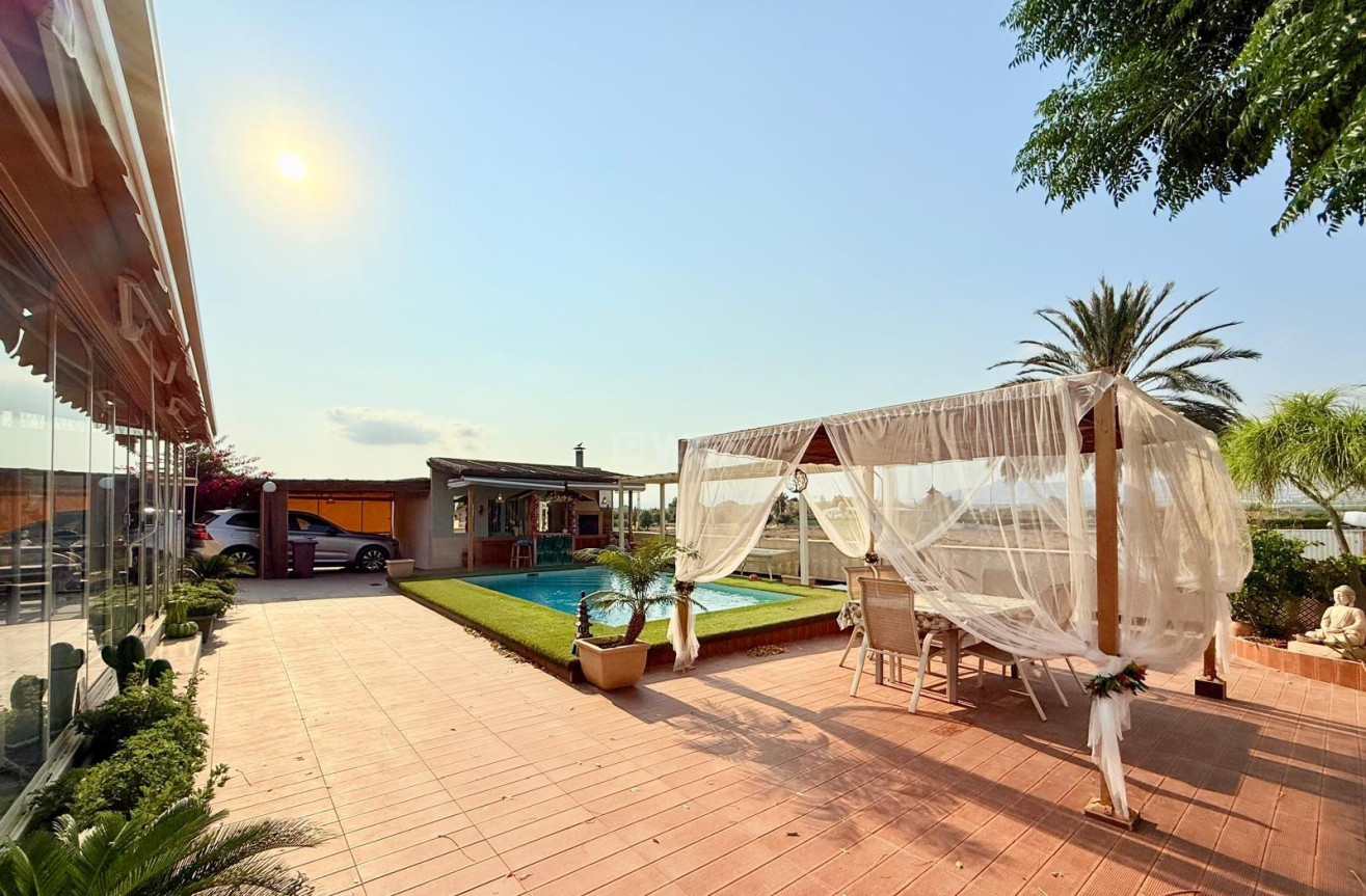 Odsprzedaż - Villa - Benferri